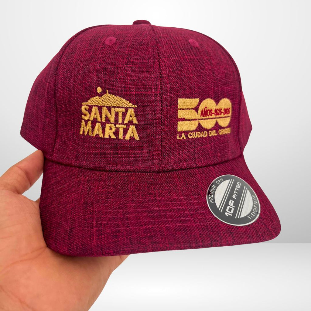Gorra Conmemorativa 500 Años – Roja con Bordado Dorado