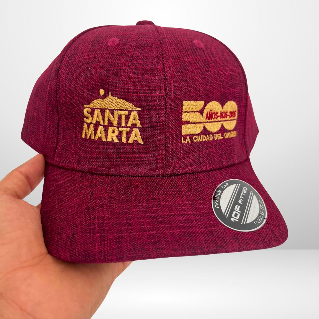 Gorra Conmemorativa 500 Años – Roja con Bordado Dorado