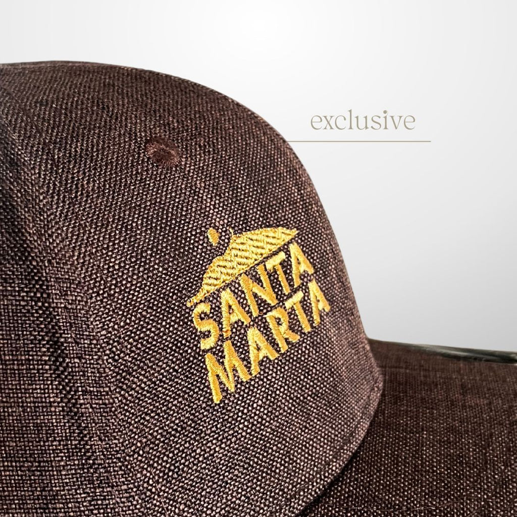 Gorra Conmemorativa 500 Años – Marrón con Bordado Dorado