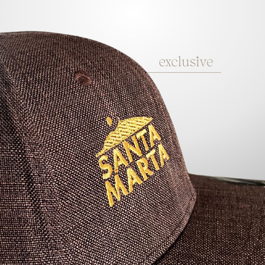Gorra Conmemorativa 500 Años – Marrón con Bordado Dorado